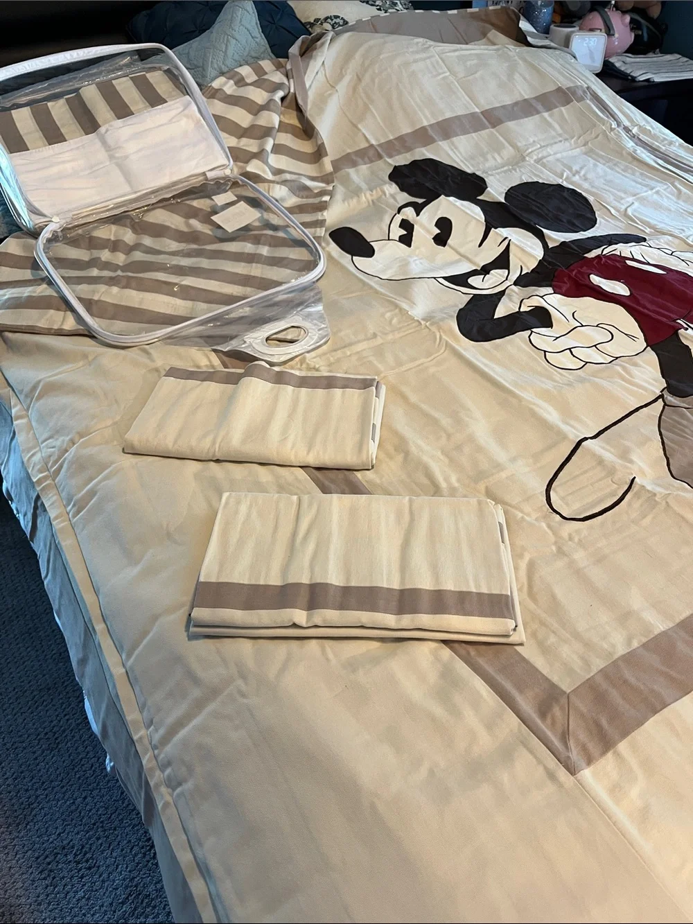 Mickey Mouse Character Bedding Duvet set in Cream and Red.   For Full size bed